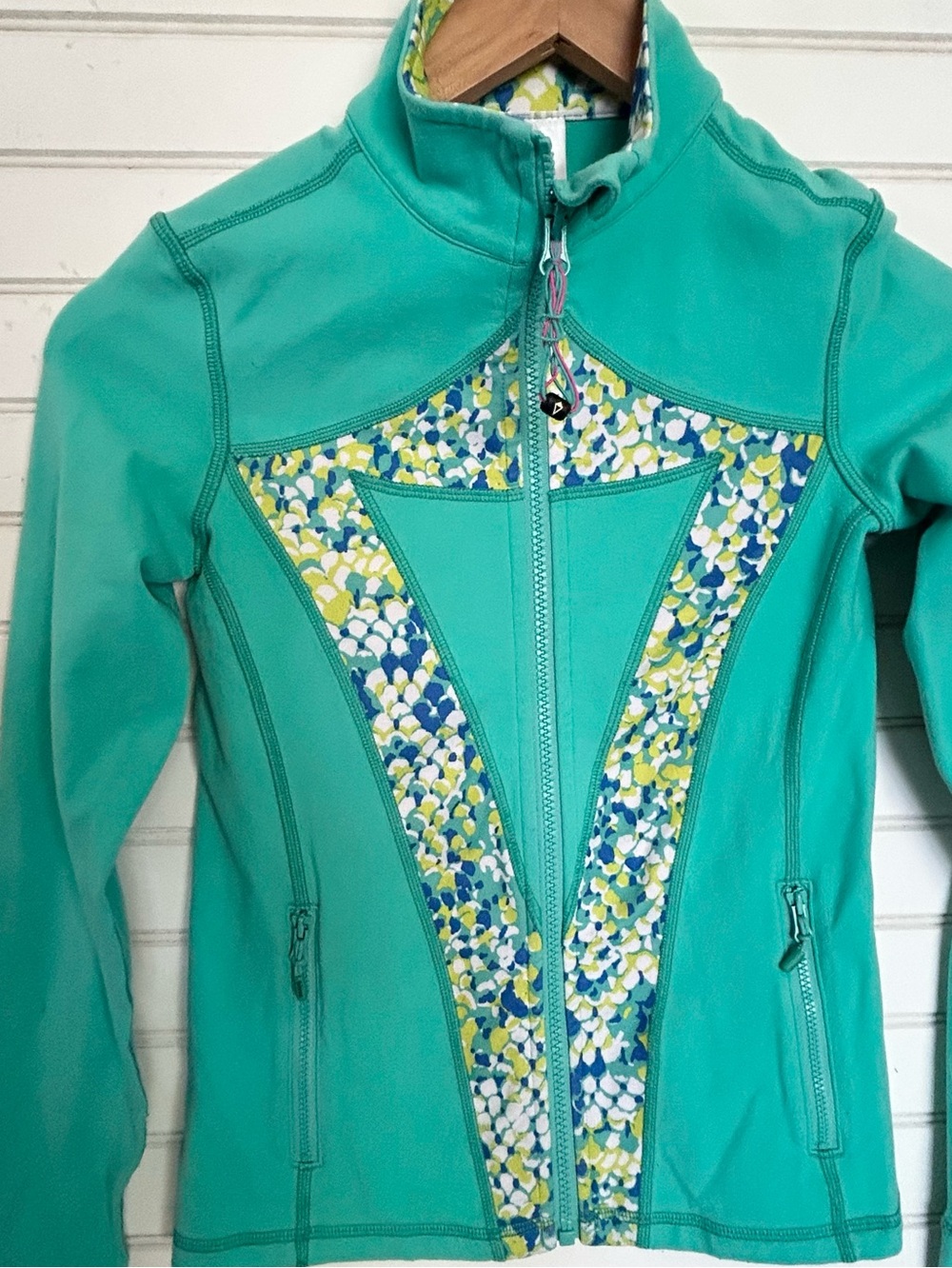 IVIVVA by LULULEMON girls size 10
Jacket